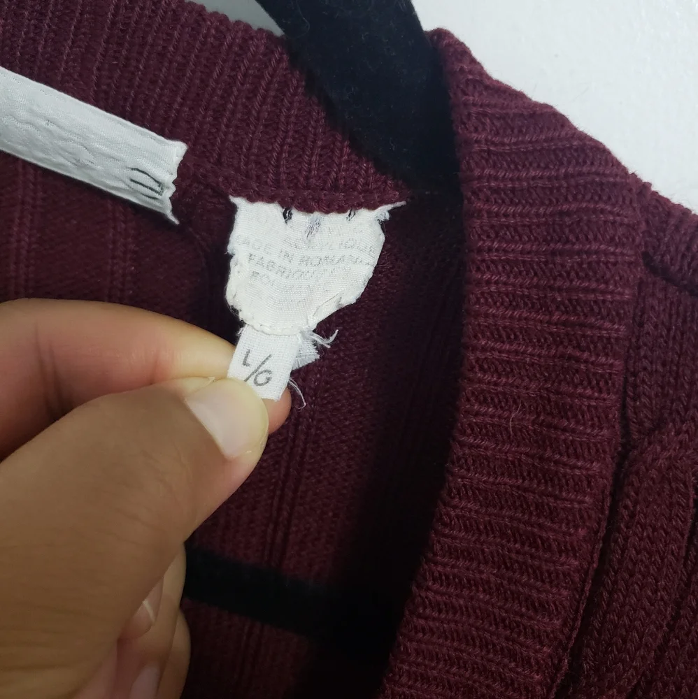 VINTAGE LUMIERE Burgundy Sleeveless Knit Vest - Picture 5 of 5